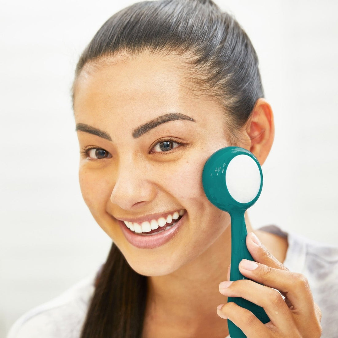 How to Maintain Clear Skin as You Age